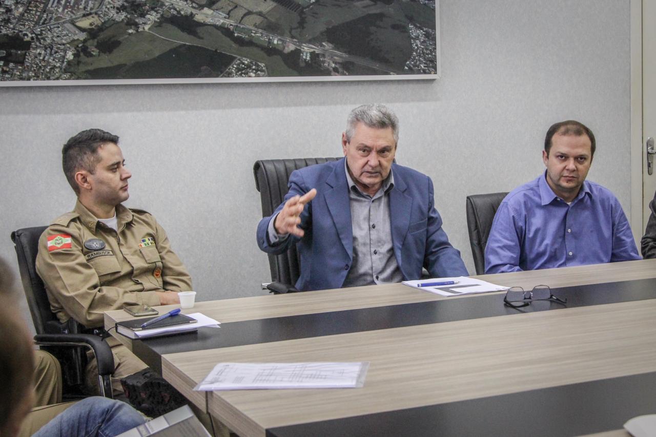 Prefeitura de Lages Prefeitura e Polícia Militar irão definir velocidades máximas permitidas em vias urbanas de Lages