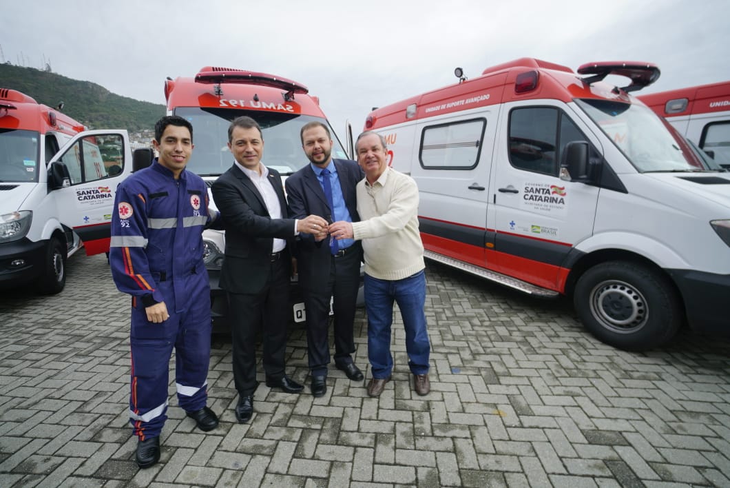 Prefeitura de Lages Vice-prefeito Juliano Polese recebe nova ambulância para atendimento do Samu em Lages
