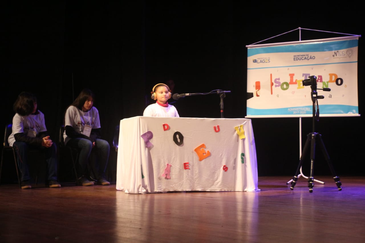 Prefeitura de Lages Alunos da rede municipal participam da etapa final do Soletrando 