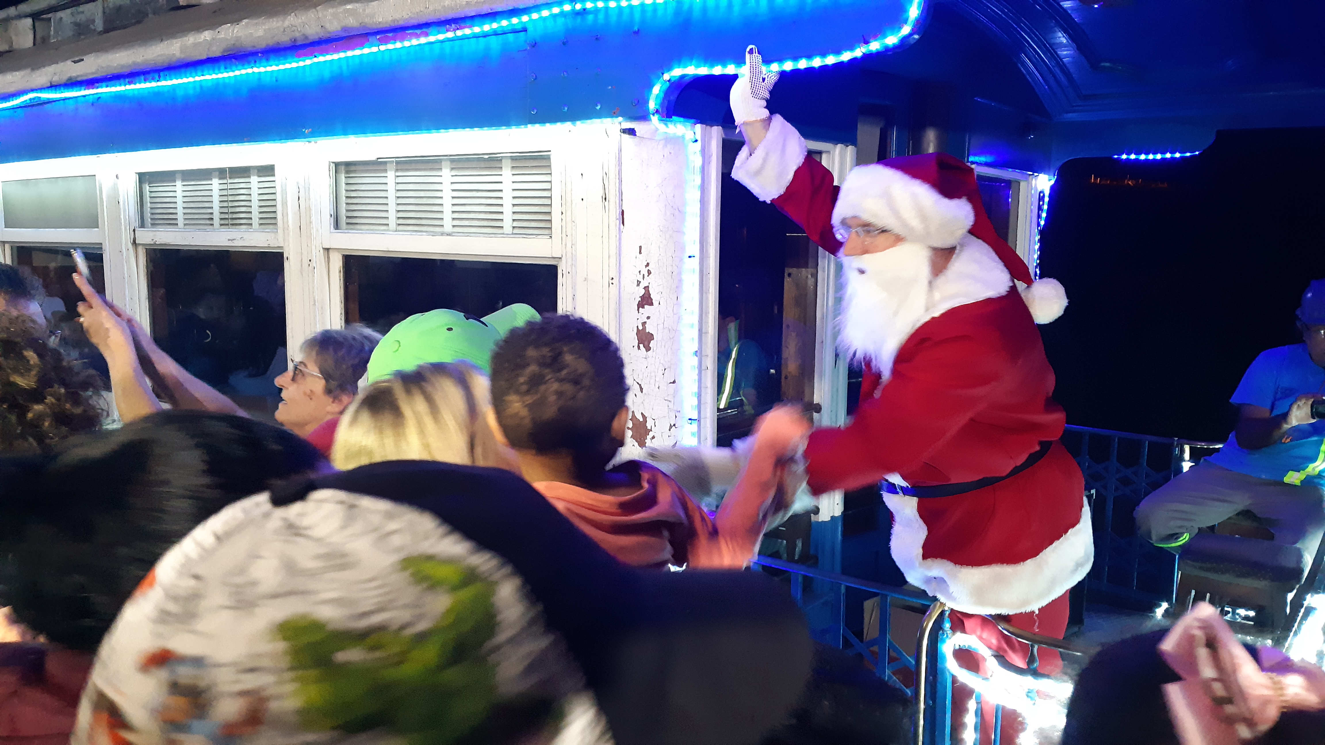 Prefeitura de Lages Natal dos Sonhos e Sorrisos: Papai Noel chega em Lages de Maria Fumaça