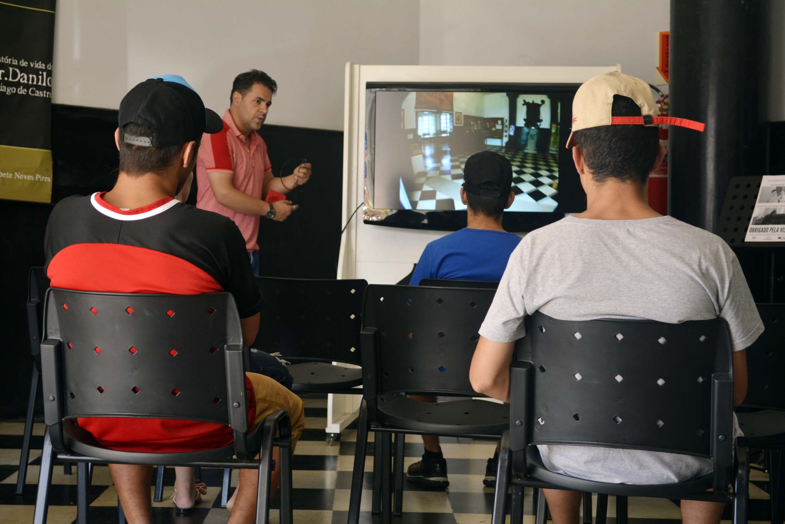 Prefeitura de Lages Socioeducandos da Casa de Semiliberdade visitam Museu Thiago de Castro