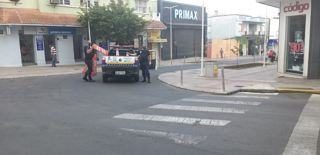 Prefeitura de Lages Trecho da rua Nereu Ramos está interditado em razão de serviços de paisagismo e rede de água 