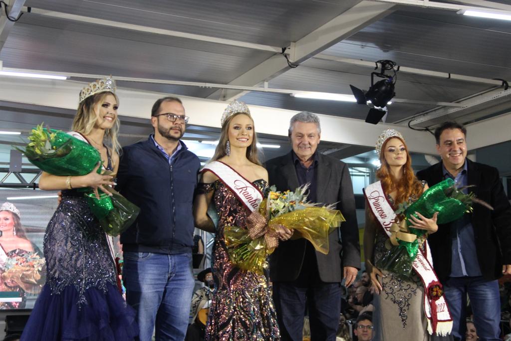 Prefeitura de Lages Raíssa Freitas Wiggers é eleita a Rainha da 32ª Festa Nacional do Pinhão