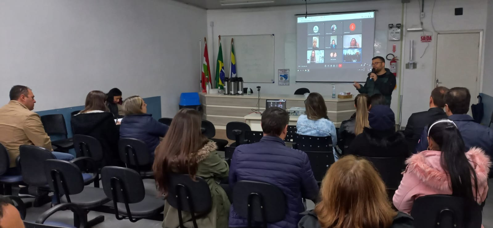 Prefeitura de Lages Reunião da Rede de Urgência e Emergência esclarece situação sobre lotação da UPA e hospitais da região