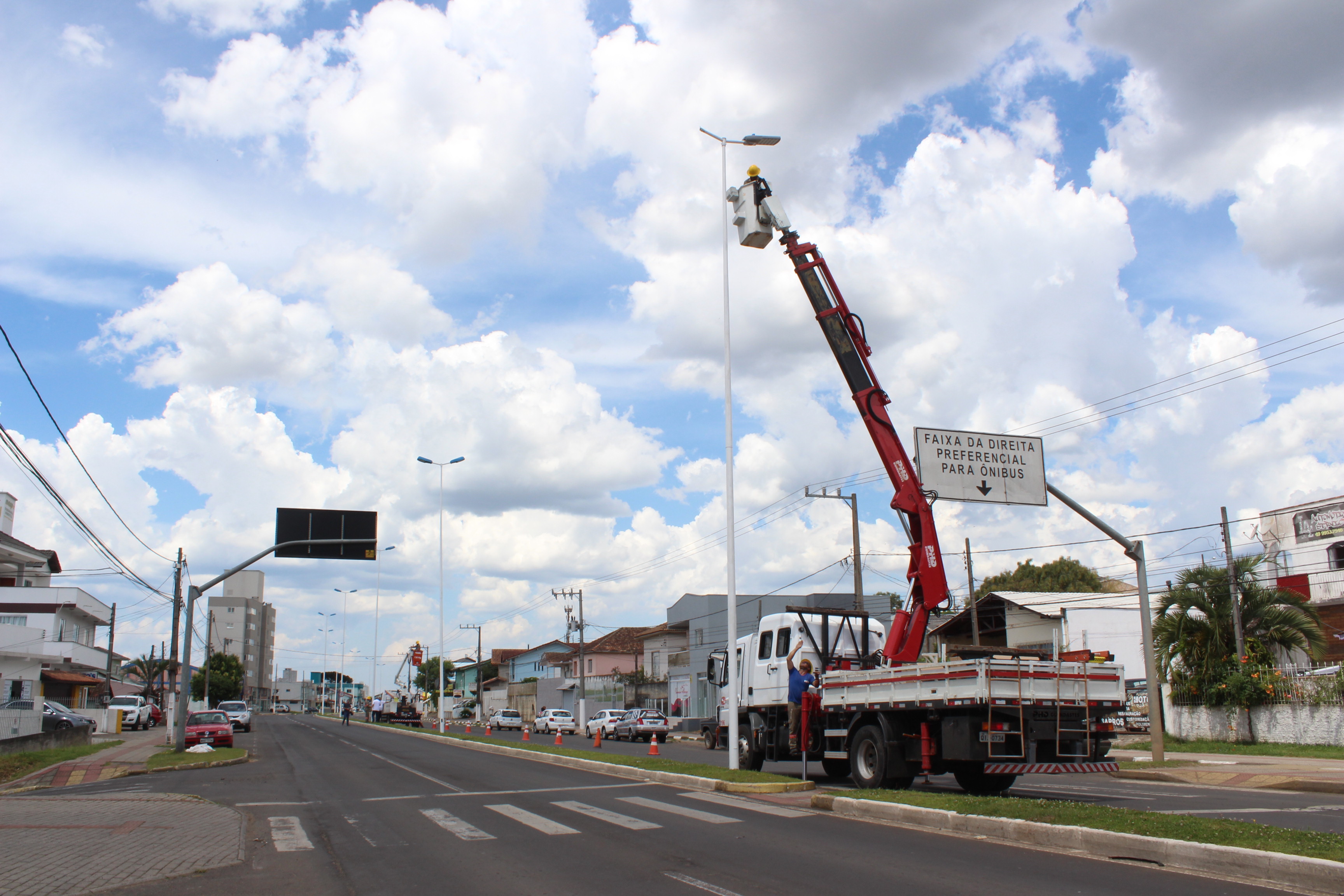 Prefeitura de Lages Empresas interessadas em prestar serviços de manutenção da iluminação pública devem se cadastrar até 4 de setembro para participar de pregão eletrônico