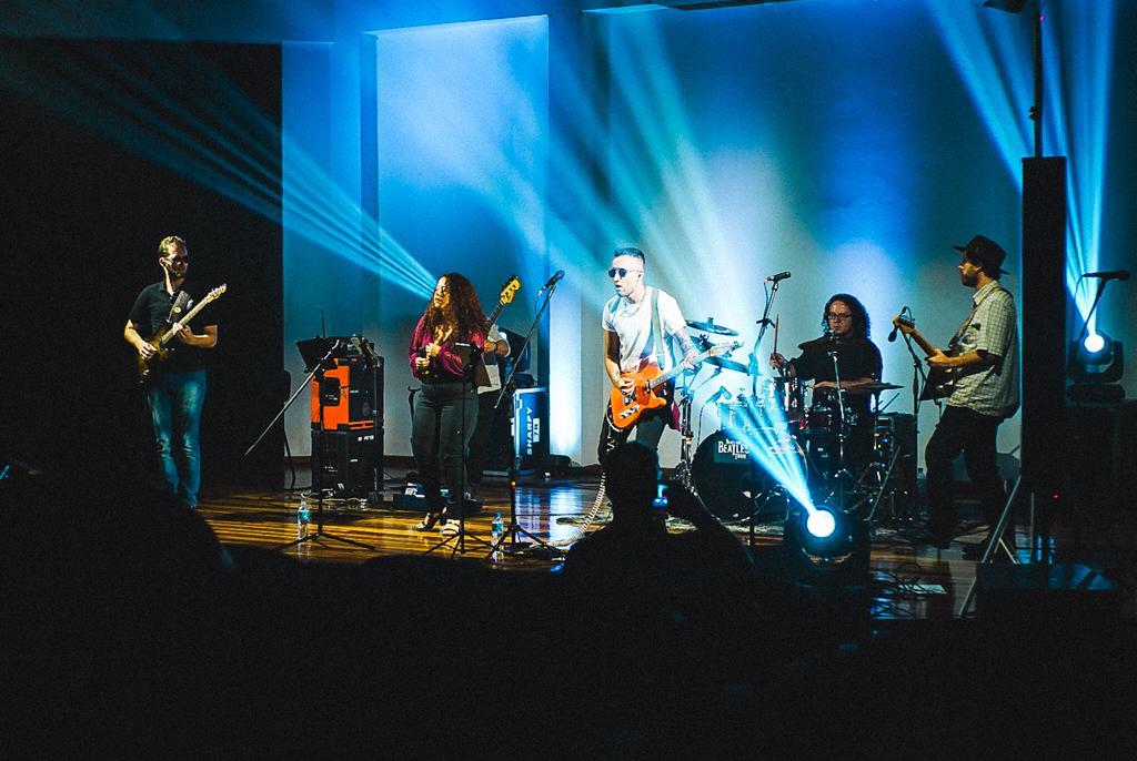 Prefeitura de Lages Noite com tributo a Pink Floyd, e Beatles em versão blues no Natal Felicidade