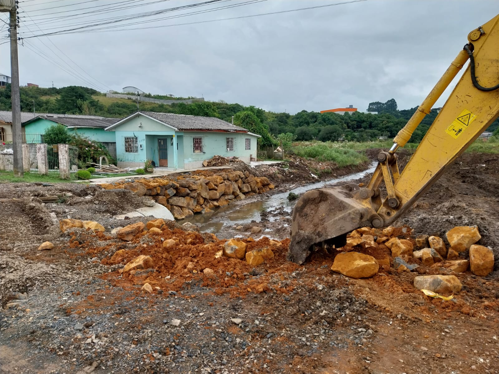 Prefeitura de Lages Contenção substituirá muro residencial levado por enxurrada