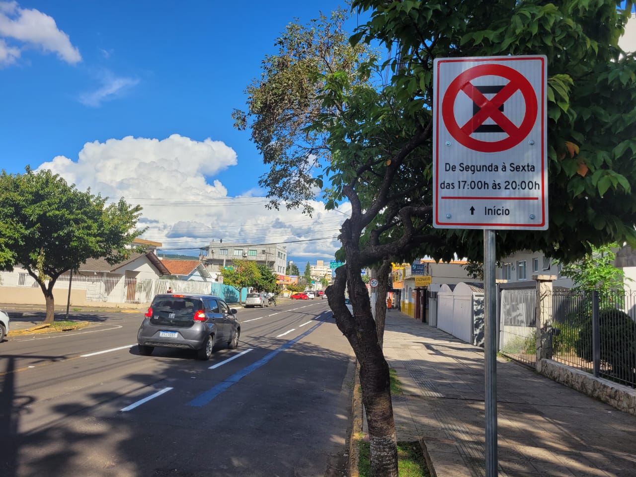 Prefeitura de Lages Atenção motoristas: a partir desta segunda-feira não será permitido parar ou estacionar no final da Rua Frei Gabriel