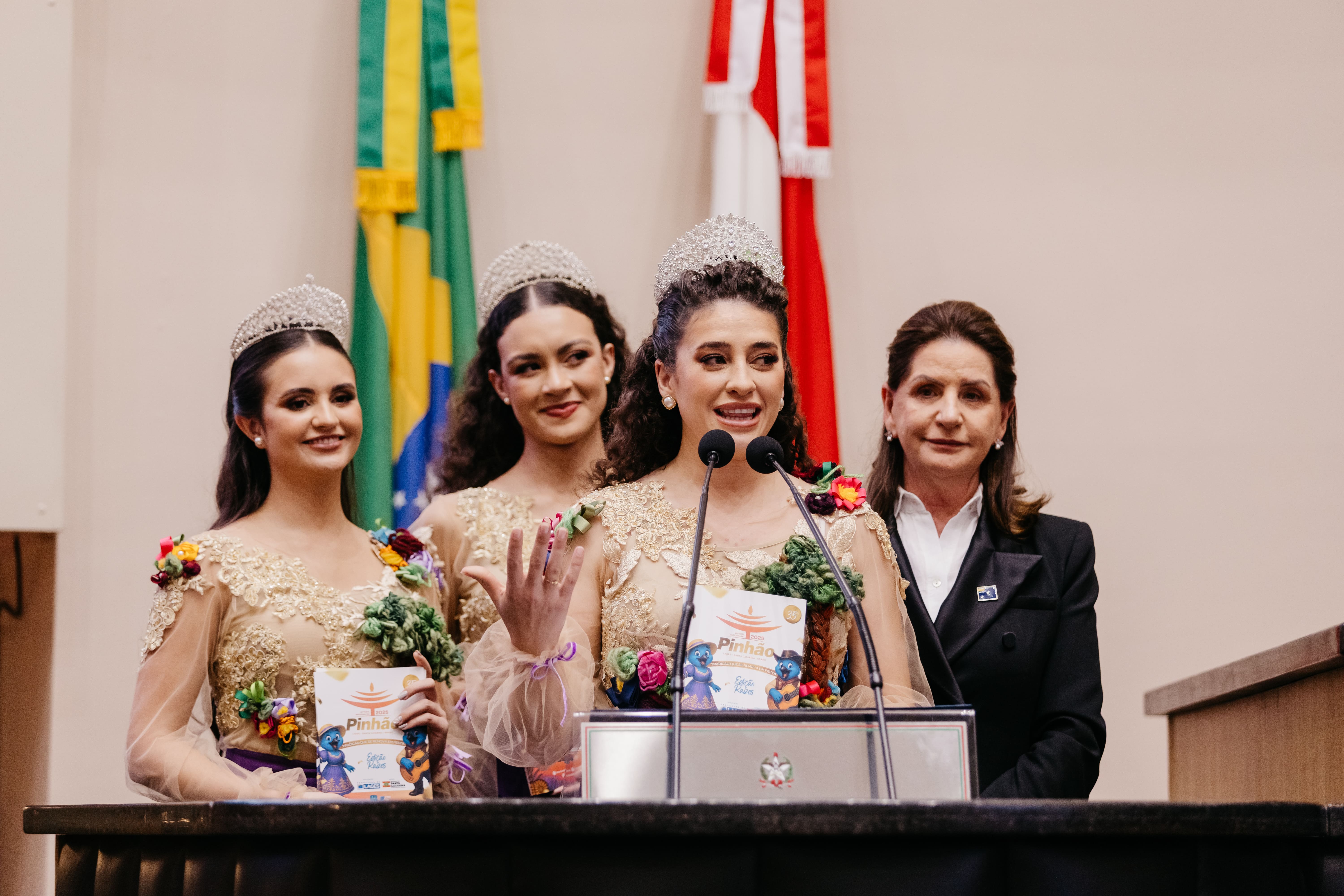 Prefeitura de Lages Comitiva da 35ª Festa Nacional do Pinhão convida deputados na Alesc