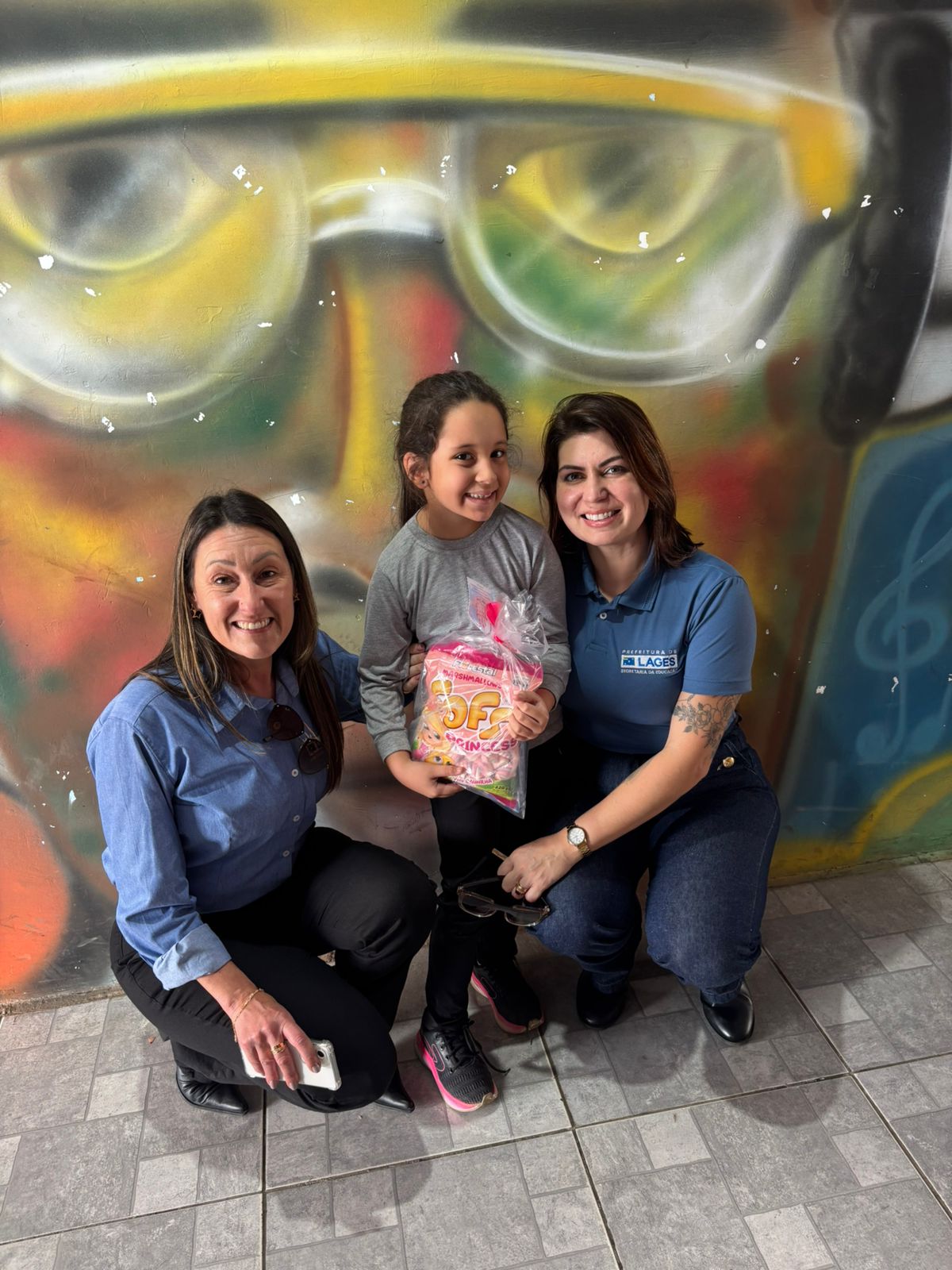 Prefeitura de Lages Secretaria da Educação presta homenagem às representantes das 21 Escolas Municipais que participaram da fase final do Concurso Realeza Mirim