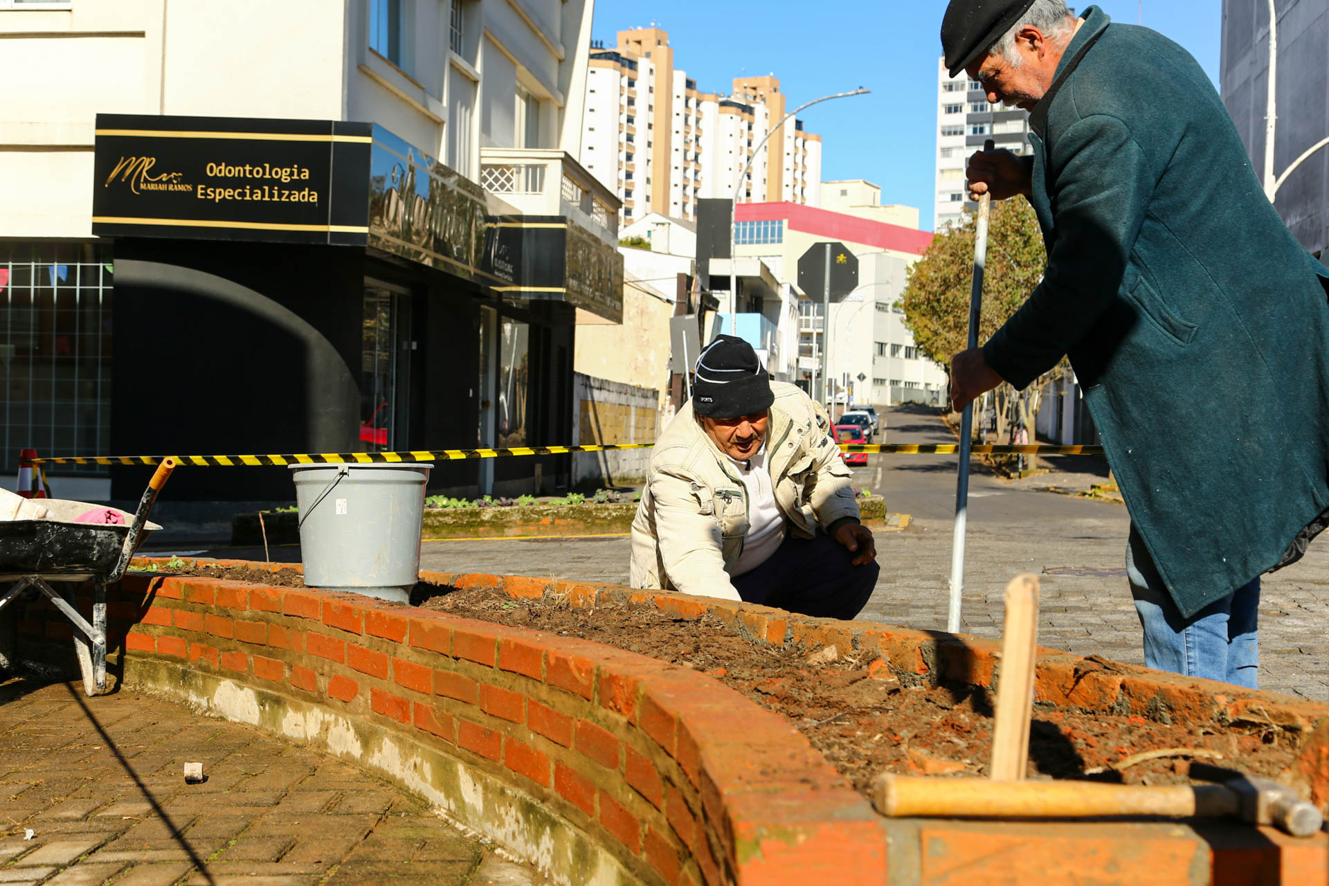 Prefeitura de Lages Secretaria de Serviços Públicos finaliza revitalização dos canteiros de flores da Via Gastronômica