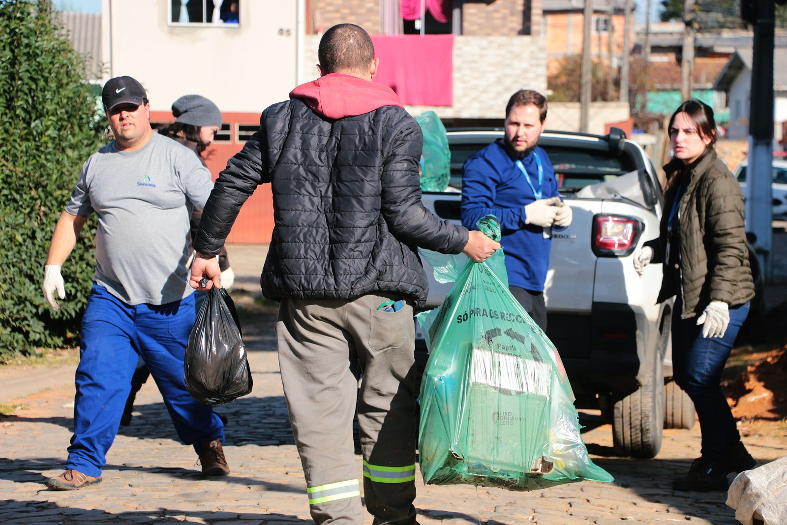 Prefeitura de Lages Prefeitura incentiva primeira etapa do Projeto “Meu Bairro, Meu Lar” no bairro Passo Fundo   
