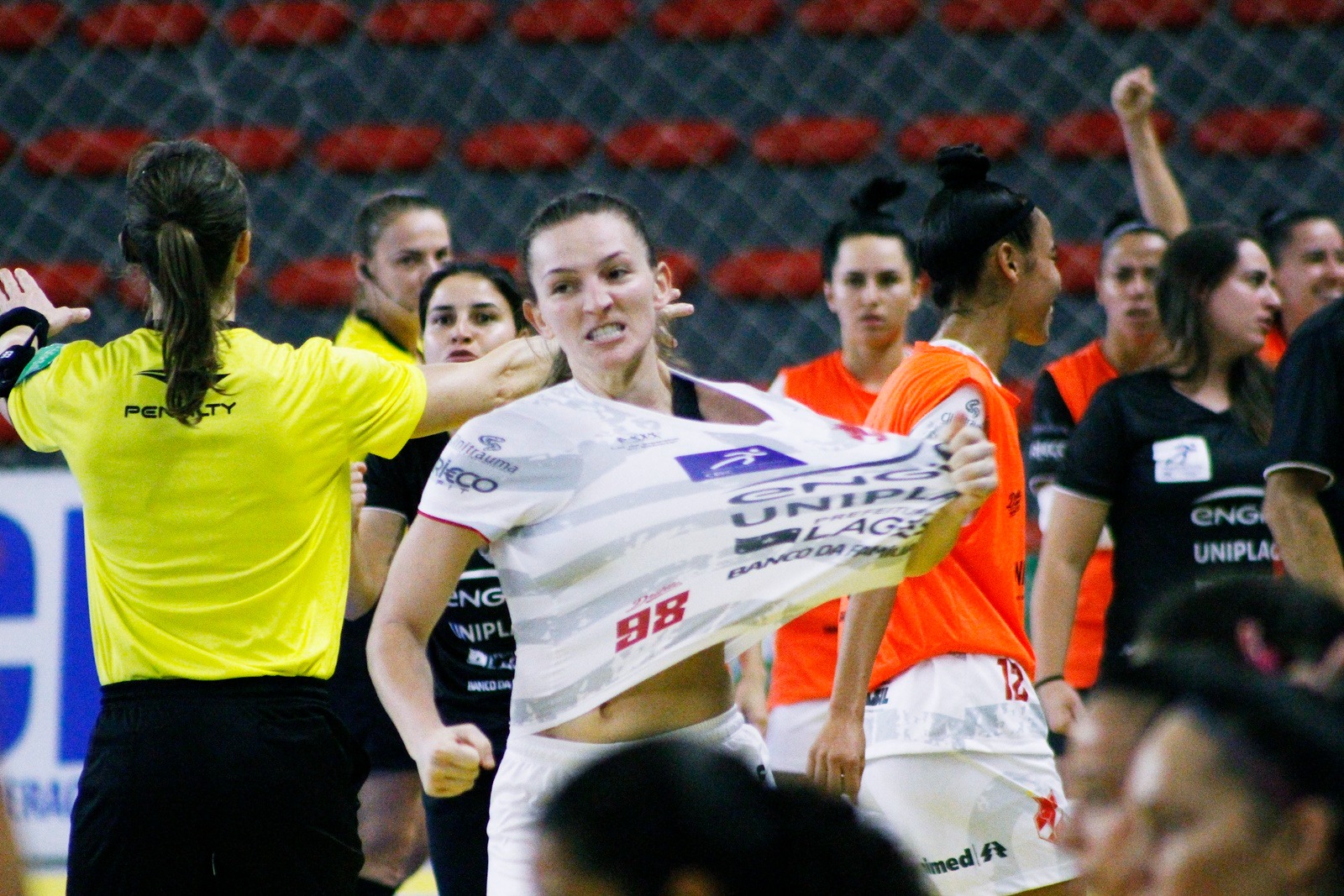 Prefeitura de Lages Leoas da Serra joga em casa neste sábado pela Liga Feminina de Futsal