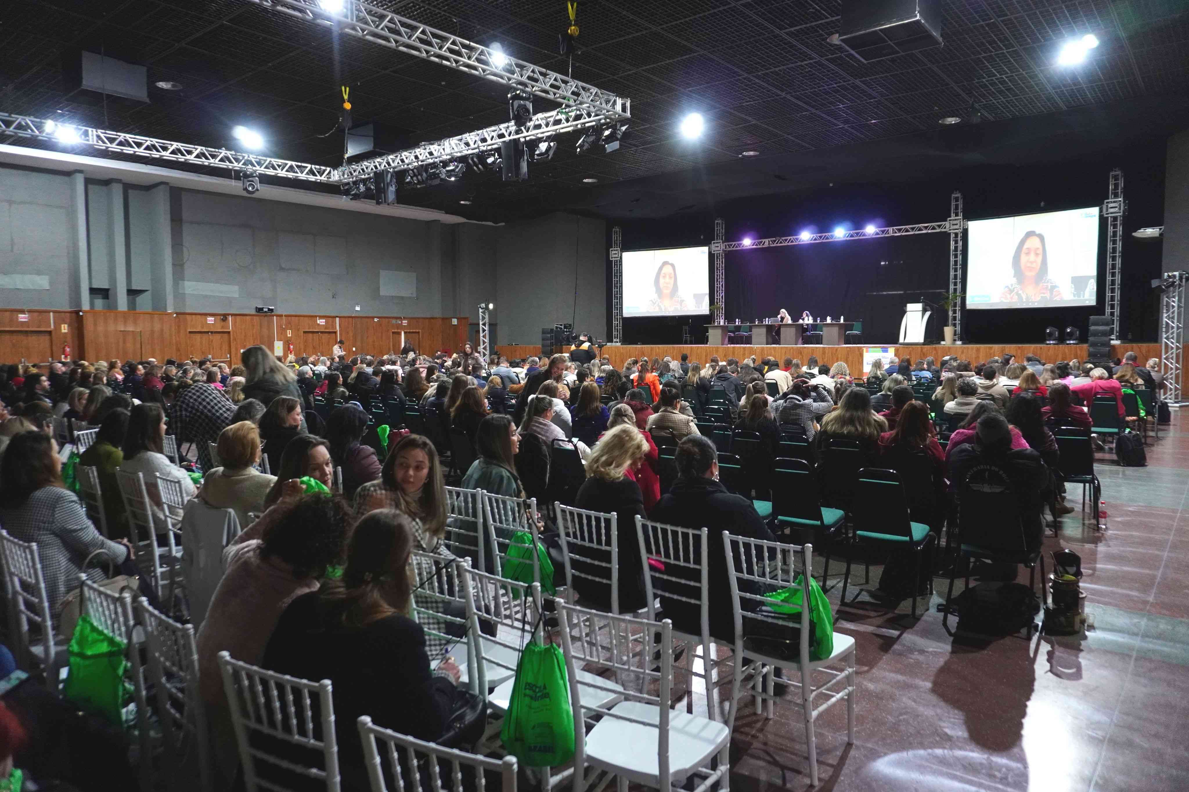 Prefeitura de Lages Educação pública: Lages sediou seminário estadual que fortalece práticas e políticas para a Escola em Tempo Integral 