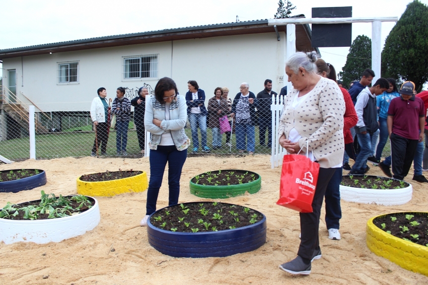 Bairro Penha recebe a 38ª horta do Programa Colheita Feliz - 2019-05-15 16:59:29