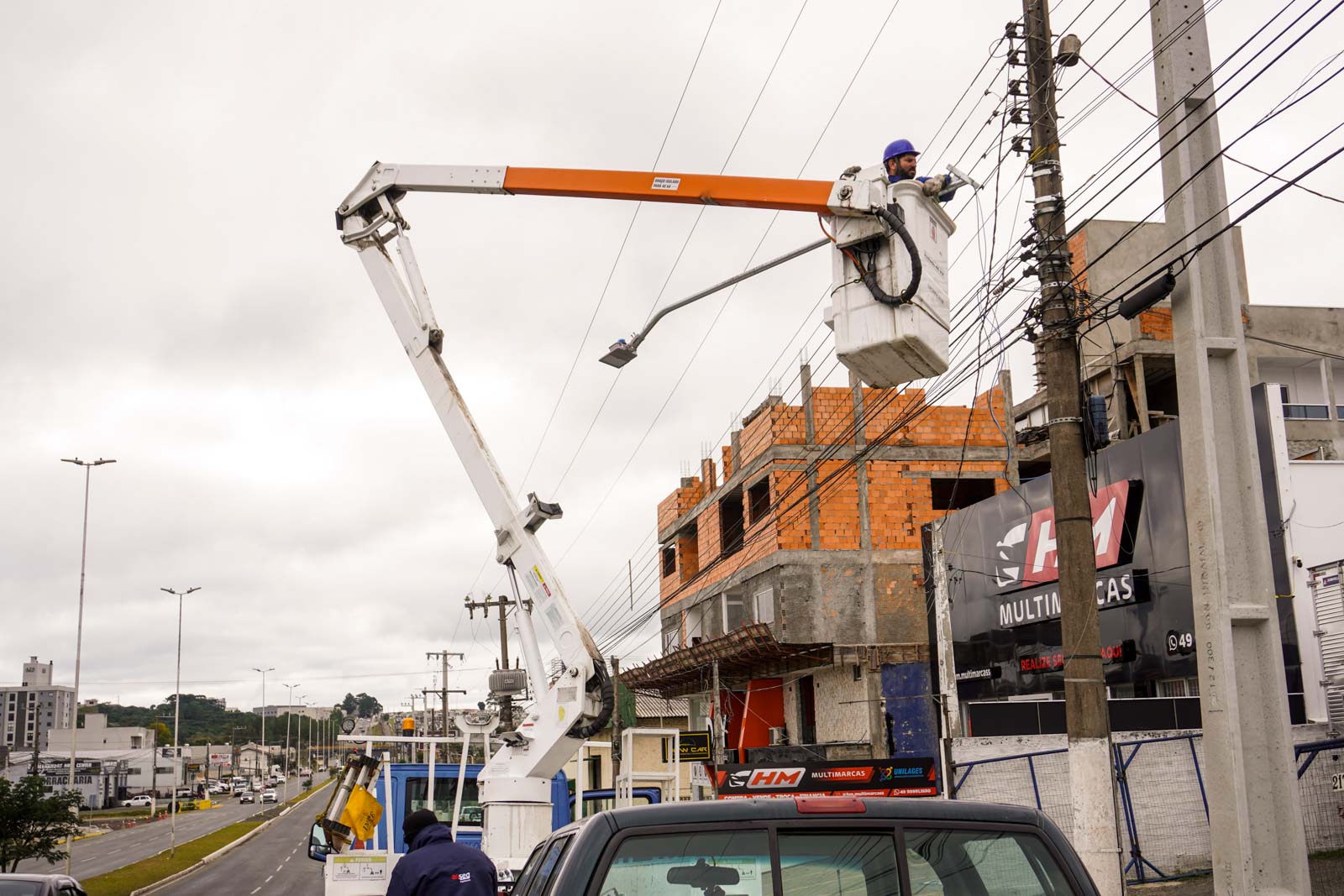 Prefeitura de Lages Mais iluminação: 39 pontos de LED são instalados no trecho novo da avenida Presidente Vargas