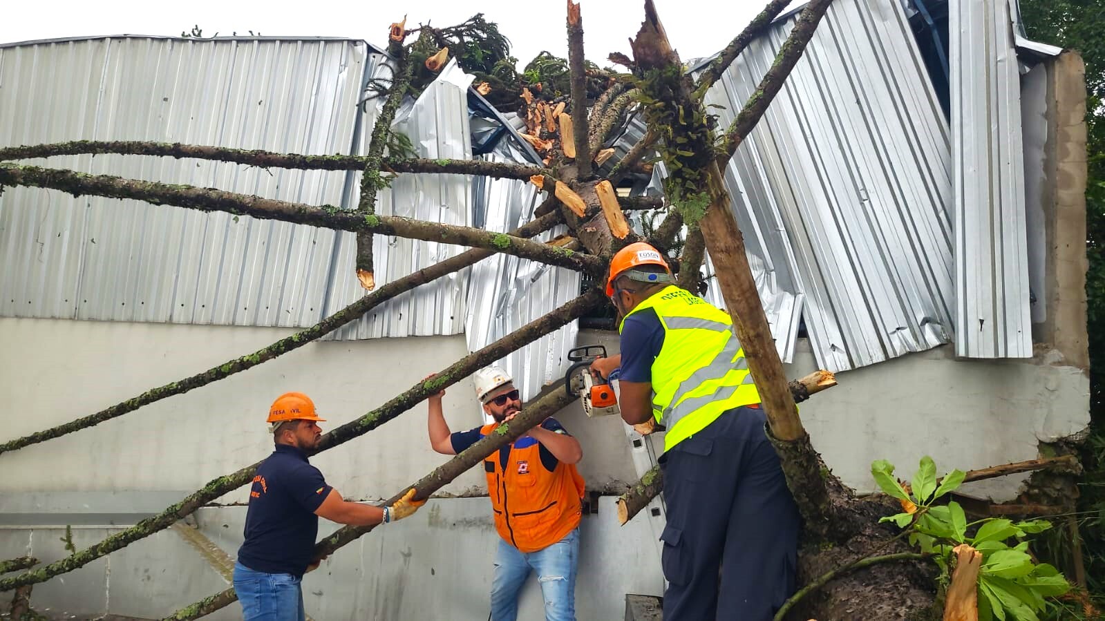 Prefeitura de Lages Prefeitura de Lages atende mais de 60 ocorrências devido à tempestade de domingo
