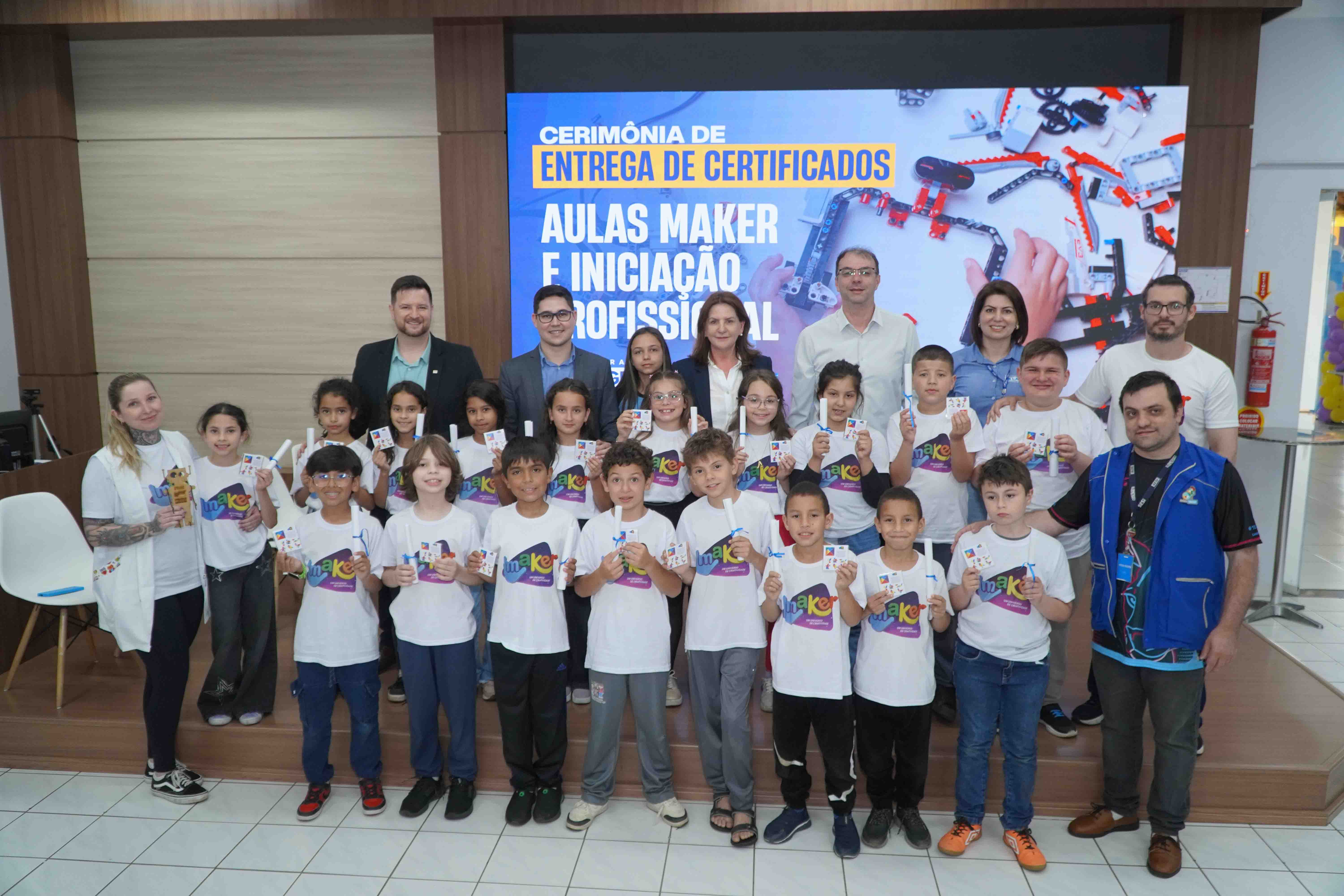 Prefeitura de Lages Entrega de certificados marca encerramento do Programa Educação Municipal Conectada em 2025