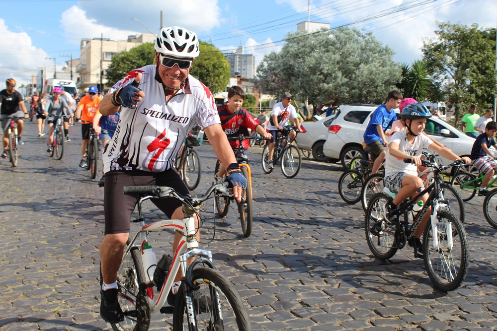 Prefeitura de Lages Praça Joca Neves reúne grande público na 4ª edição do projeto Pedalando e Caminhando com a Saúde