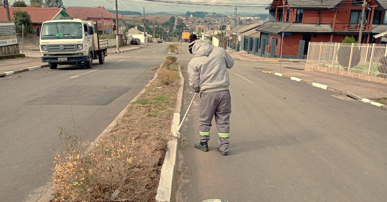 Prefeitura de Lages Ação reforçada leva manutenção urbana a diferentes regiões de Lages