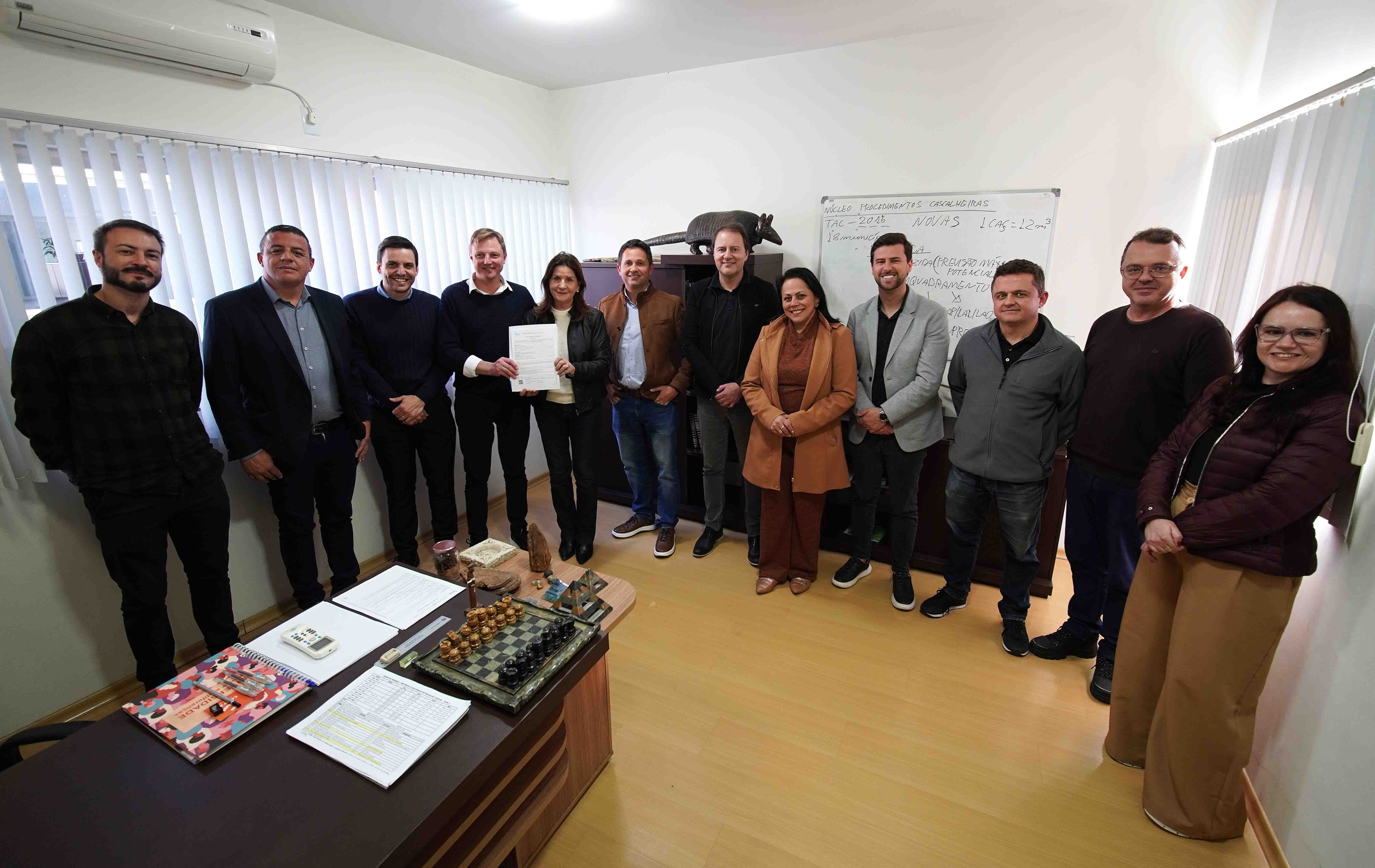 Prefeitura de Lages Prefeitura recebe do IMA licença ambiental de loteamento empresarial
