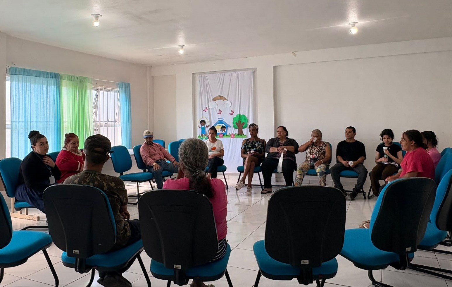 Prefeitura de Lages Secretaria de Assistência Social promove roda de conversa sobre fortalecimento familiar e rede de apoio no bairro São Pedro