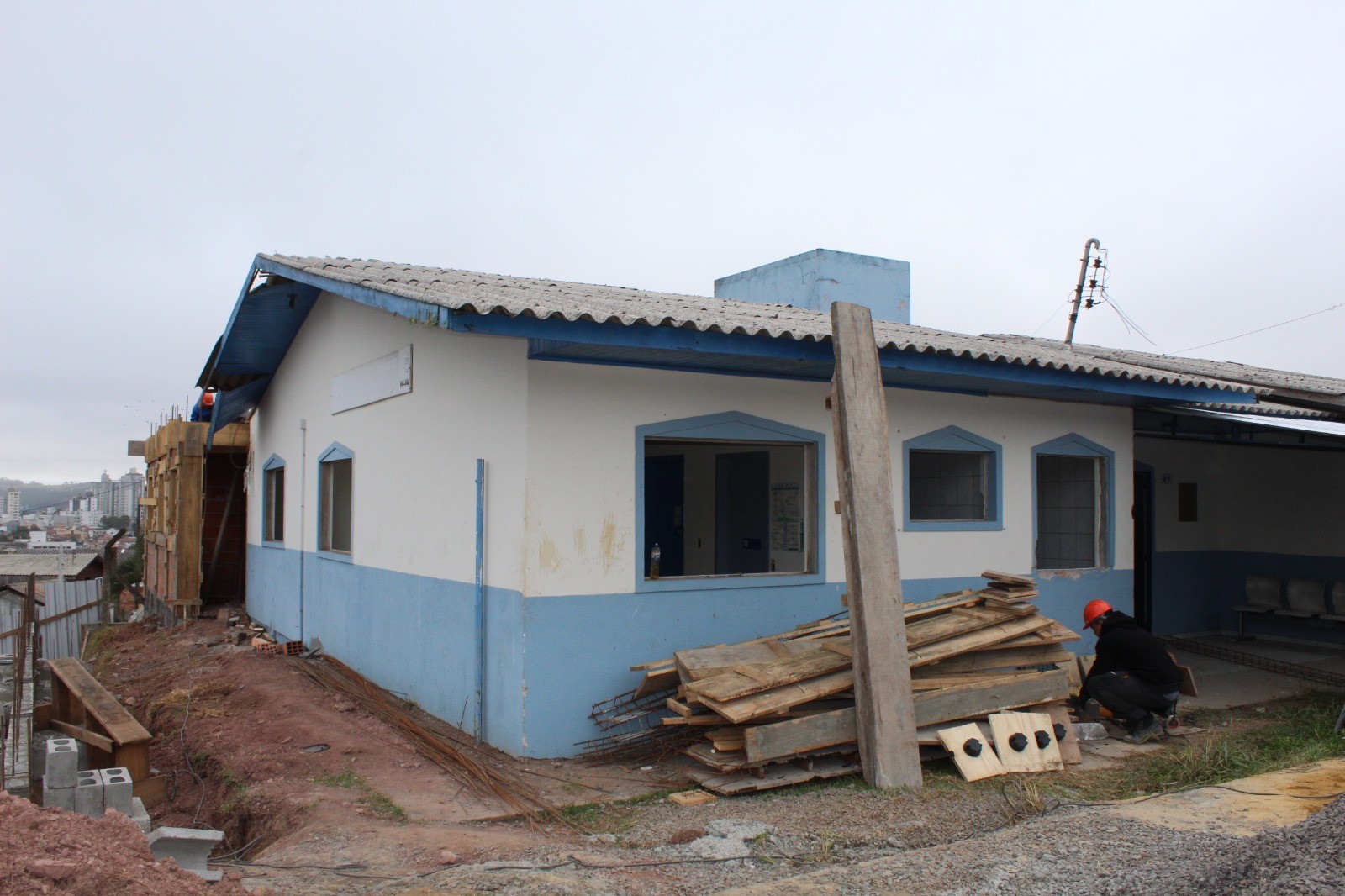 Prefeitura de Lages Comunidade do bairro São Pedro acompanha avanço das obras da Unidade Básica de Saúde