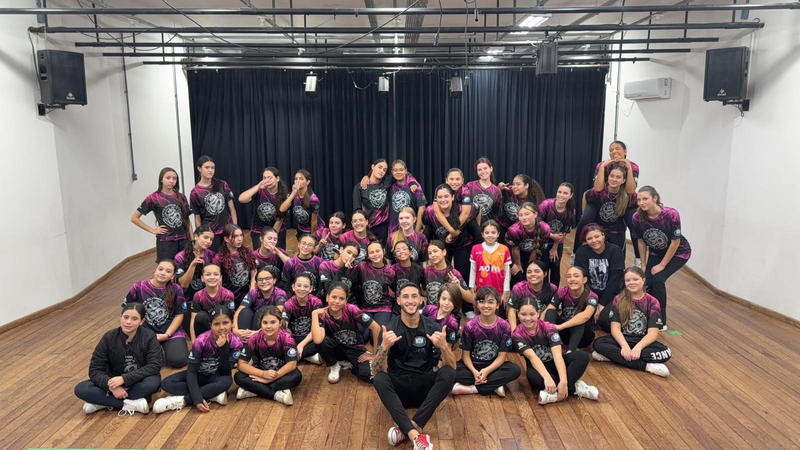 Prefeitura de Lages Grupo da Escola de Artes Elionir Camargo Martins garante duas coreografias no Dance Joaçaba 2026