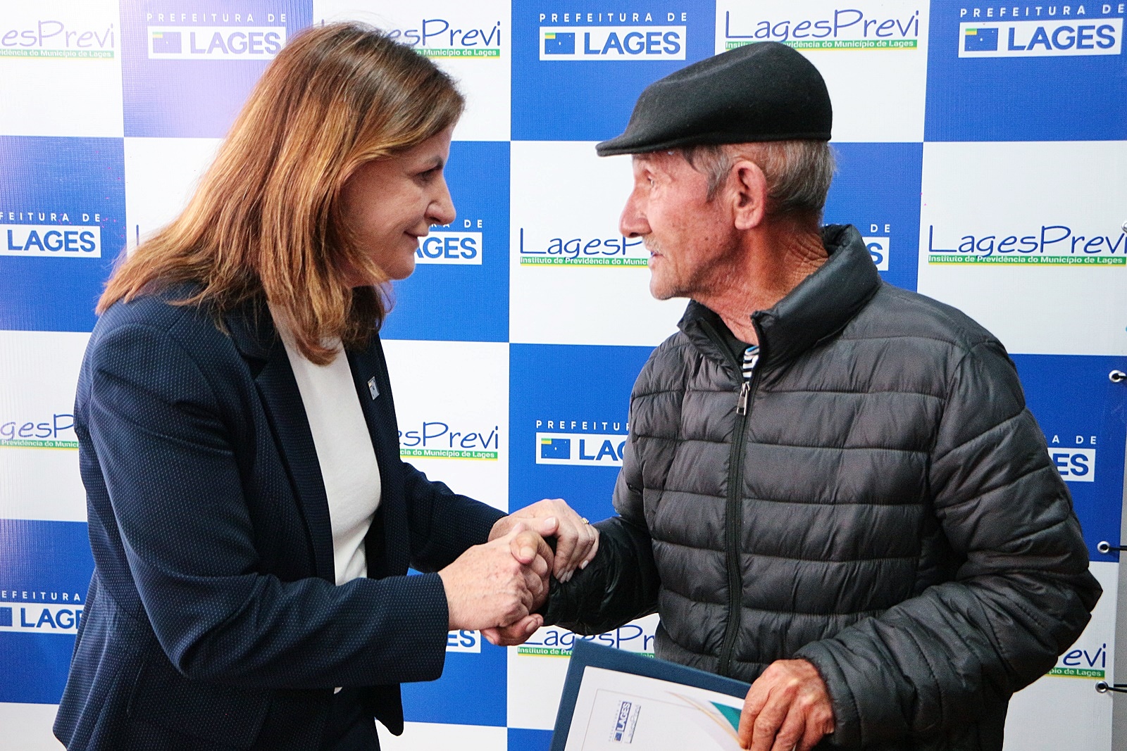 Prefeitura de Lages Servidores recém-aposentados pela Prefeitura são homenageados em cerimônia embalada por emoção, nostalgia, amor pelo ofício, realização, sensação de missão cumprida e pelos planos para o futuro  