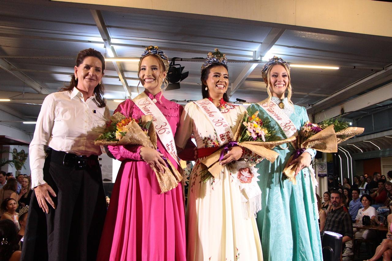 Prefeitura de Lages Maria Júlia Branco da Silveira é eleita Rainha da 36ª Festa Nacional do Pinhão