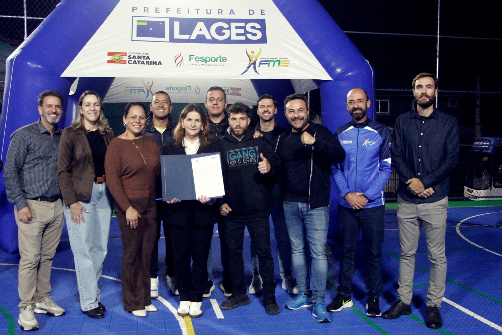 Prefeitura de Lages Nova quadra poliesportiva é entregue à comunidade do bairro Centenário