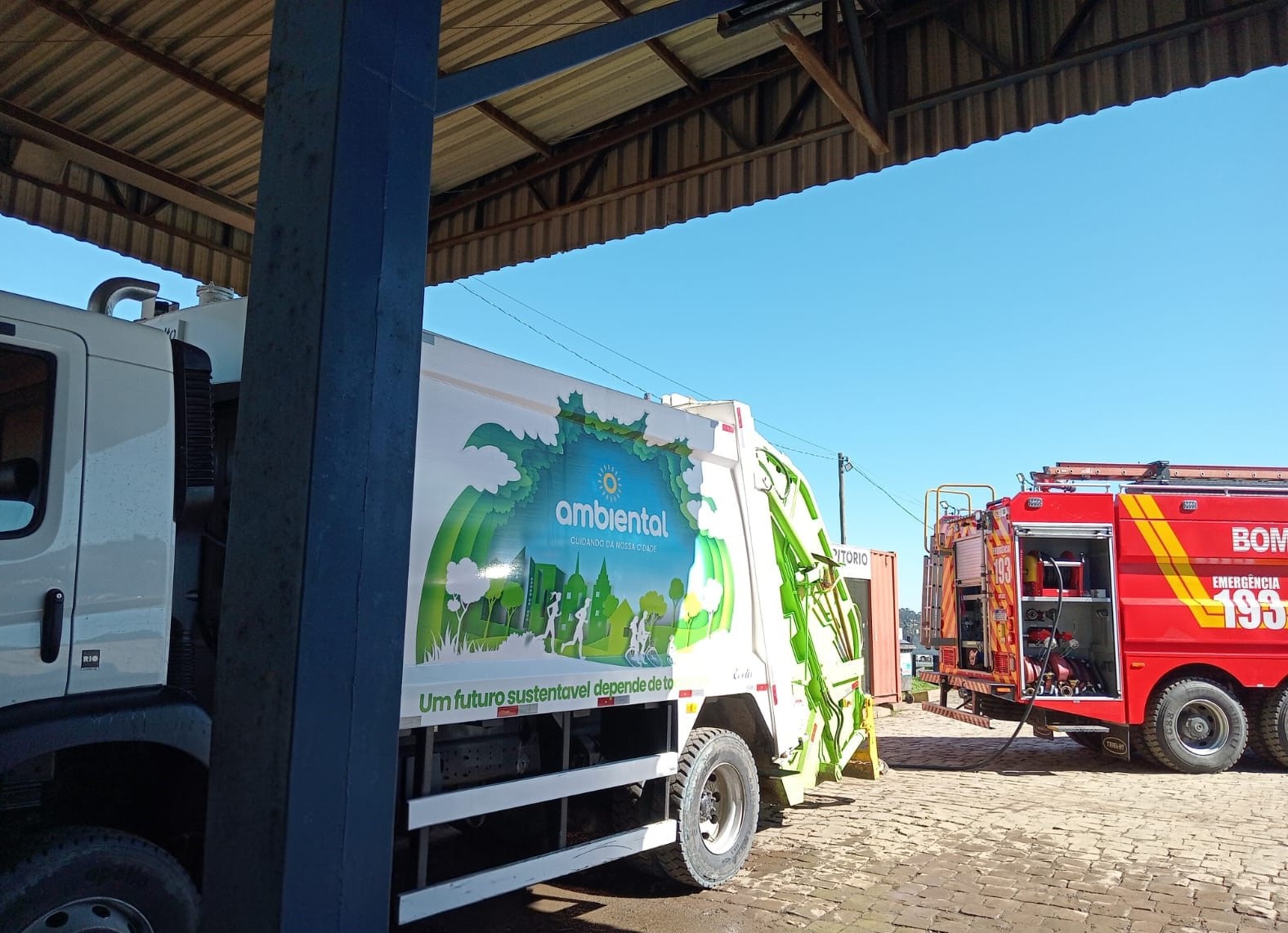 Prefeitura de Lages Descarte incorreto de resíduos provoca princípio de incêndio em caminhão de coleta e prefeitura faz um alerta à população