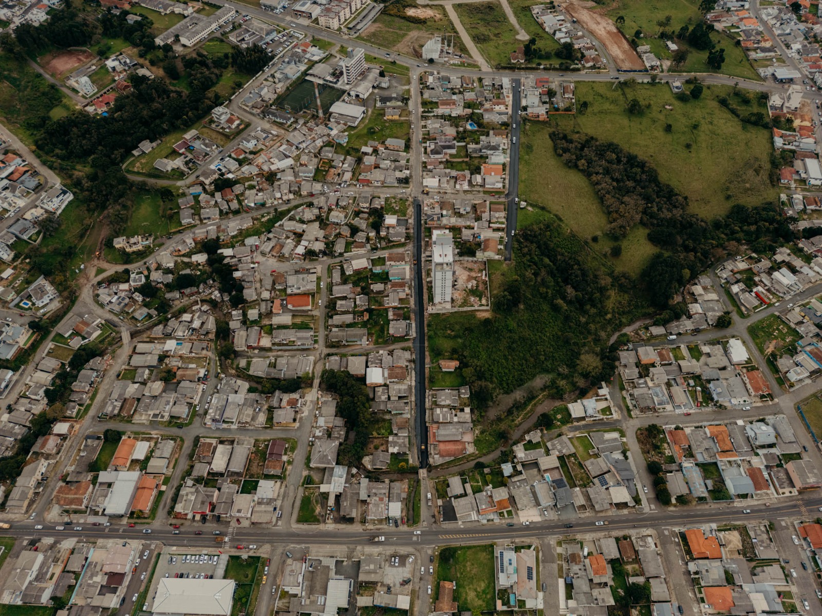 Prefeitura de Lages Pavimenta + Lages asfalta trechos de quatro ruas do bairro Ipiranga atendendo uma demanda histórica em Lages