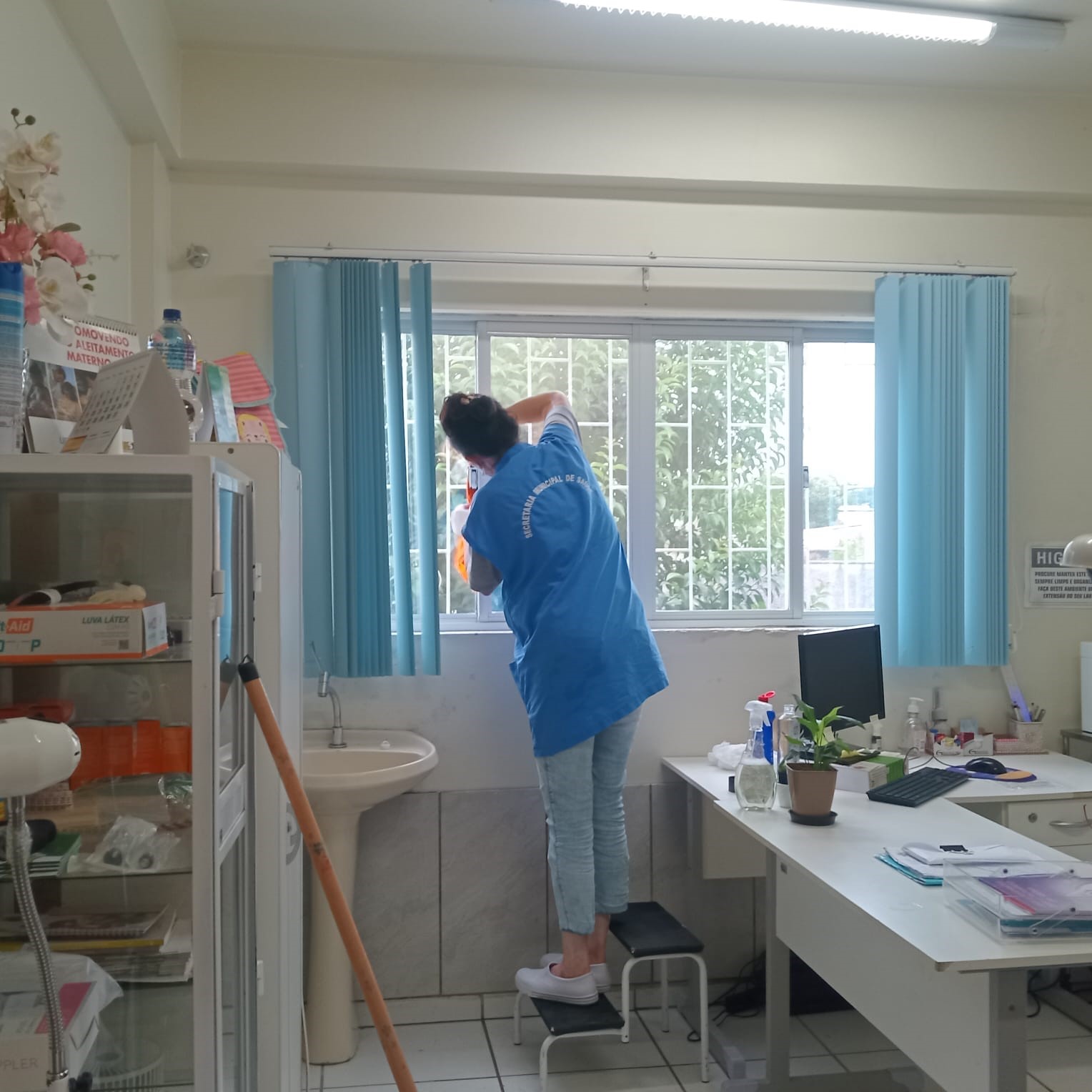 Prefeitura de Lages Equipes de higienização e manutenção garantem qualidade no atendimento na rede municipal de saúde