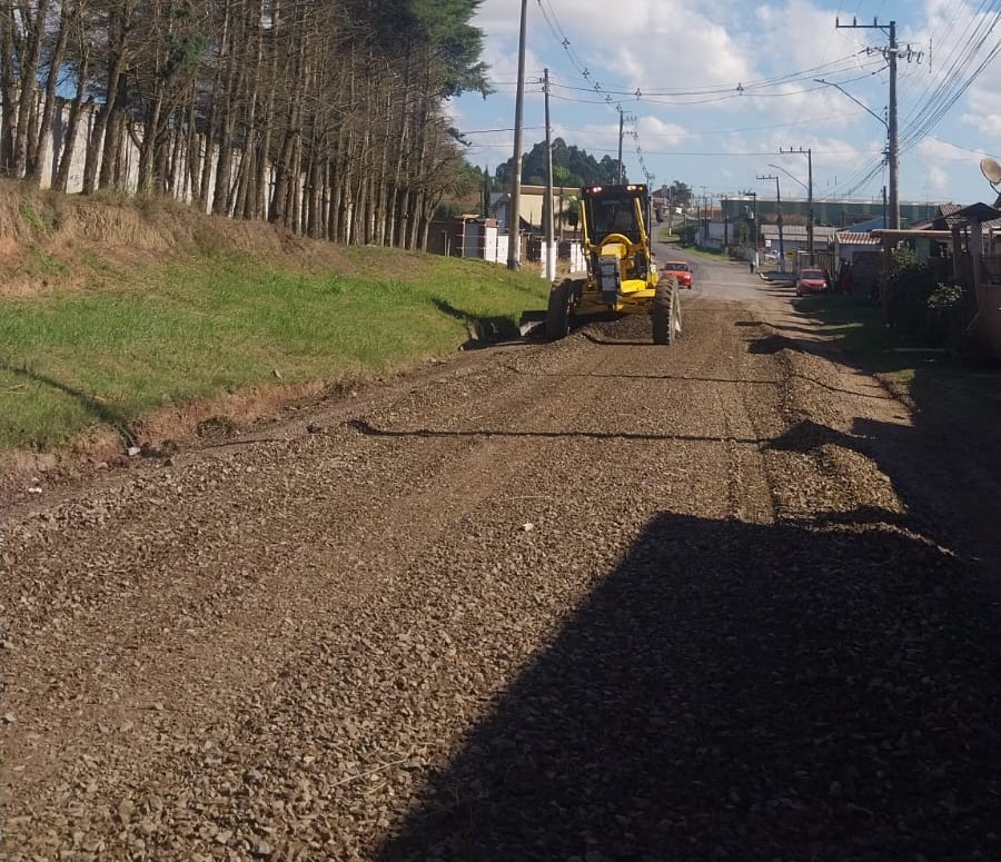 Prefeitura de Lages Revestimento primário impulsiona melhorias em bairros de Lages