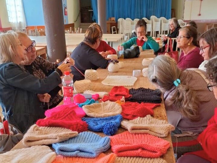 Prefeitura de Lages Cursos de Inclusão, Cidadania e Produção Artesanal, da Prefeitura de Lages, retornam em março e ampliam atendimento às mulheres nos bairros e no interior