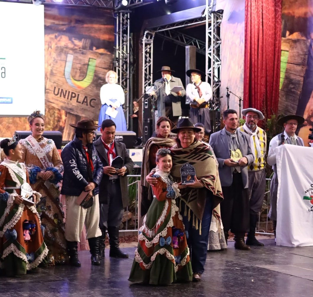 Prefeitura de Lages Festival Tradicionalista do Pinhão premia vencedores e segue neste domingo com as principais categorias de dança
