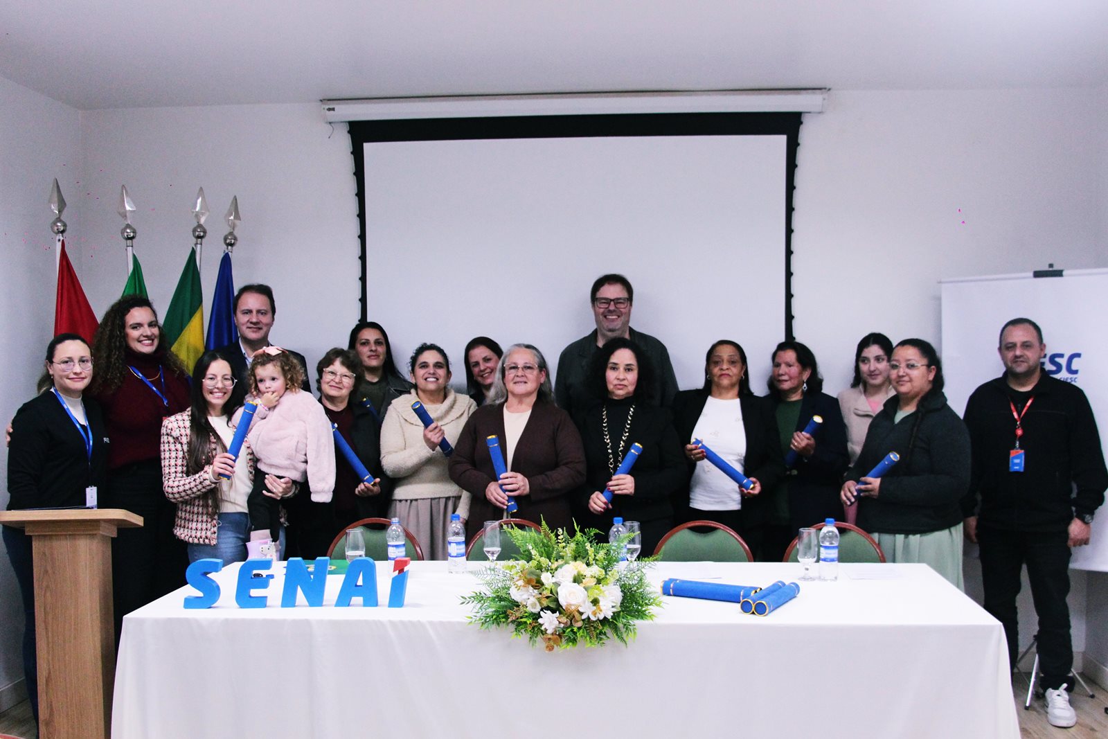 Prefeitura de Lages Prefeitura de Lages amplia qualificação profissional e certifica novas costureiras para atender à crescente demanda do mercado de trabalho