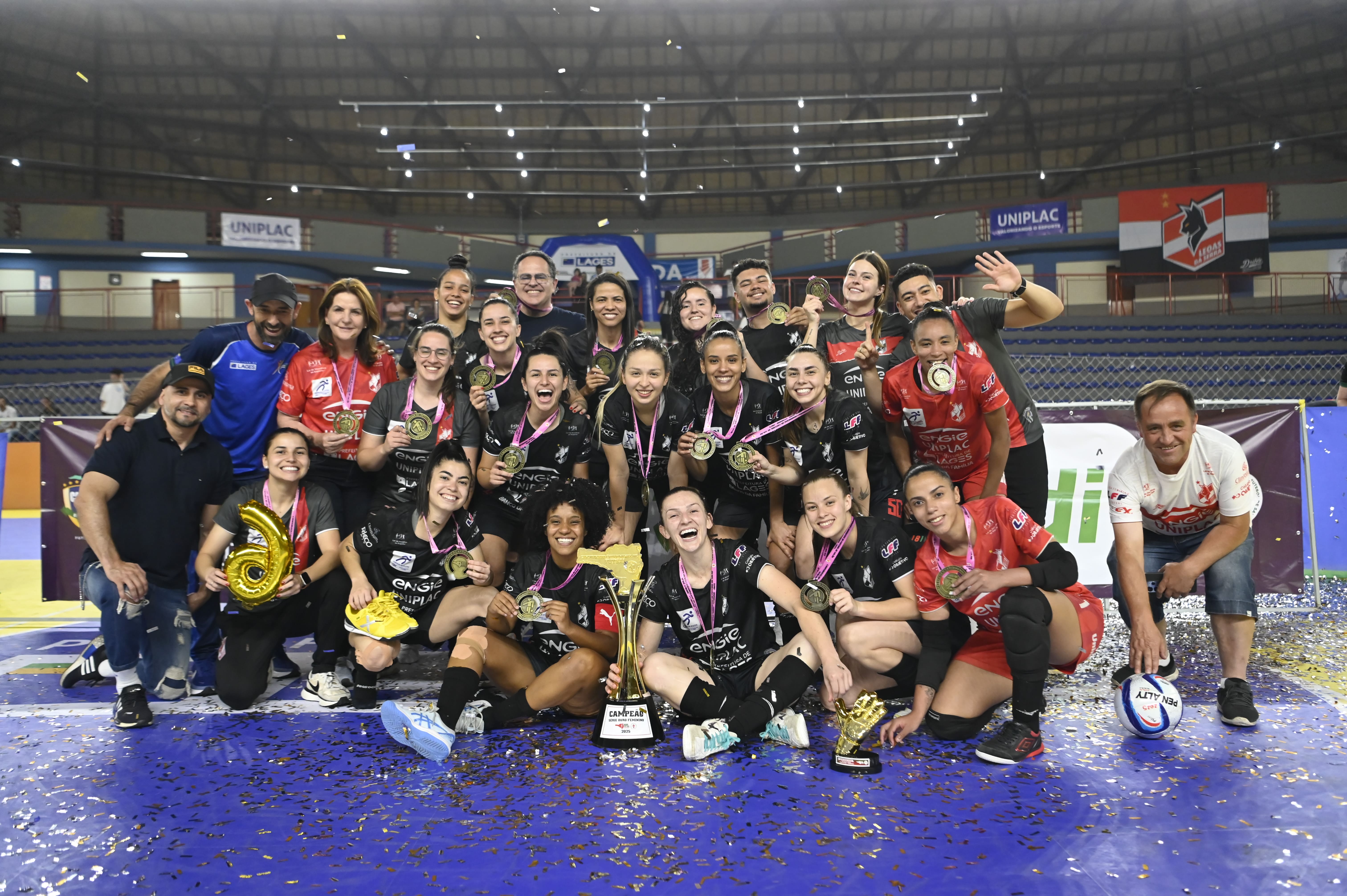 Prefeitura de Lages Após título estadual, Leoas da Serra enfrentam Stein na final da Liga Feminina de Futsal 2025