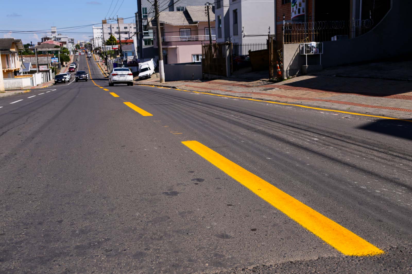 Prefeitura de Lages Sinalização de trânsito e mudança em via estratégica são realizadas para melhorar fluxo de veículos 