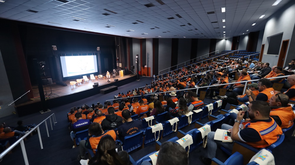 Prefeitura de Lages Prefeitura de Lages participa do Fórum Estadual de Proteção e Defesa Civil para aprimorar ações preventivas e de gestão de riscos