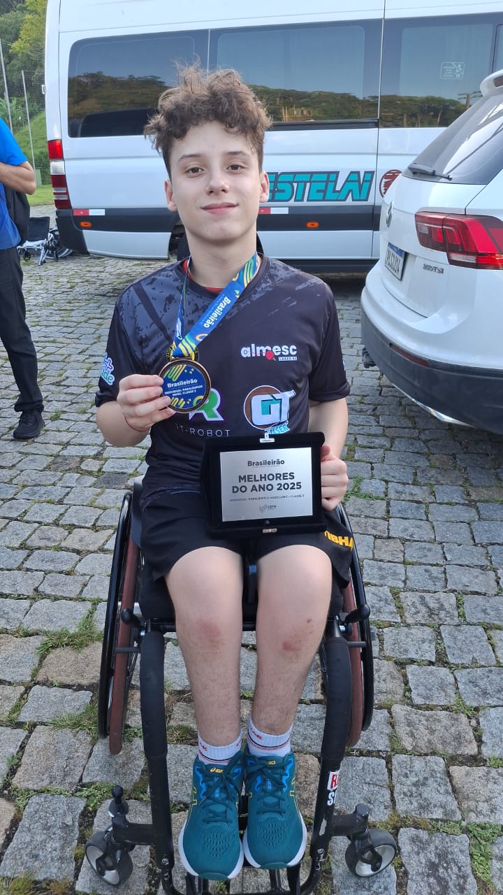 Prefeitura de Lages Arthur Costa Branco leva bronze no Brasileirão de Tênis de Mesa e recebe prêmio de Melhor do Ano