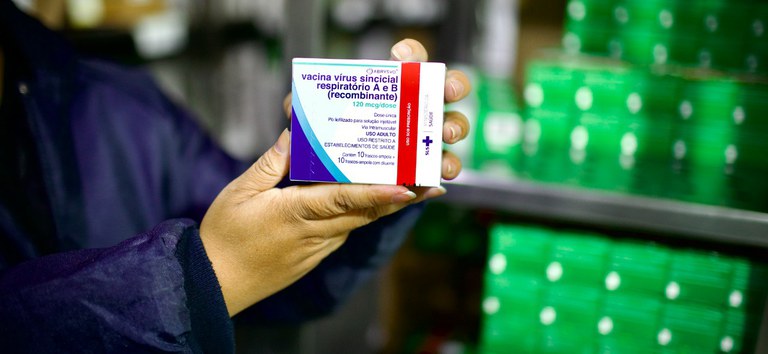 Prefeitura de Lages Prefeitura de Lages iniciará vacinação contra o Vírus Sincicial Respiratório A e B para gestantes com atendimento exclusivo de 24 horas no primeiro dia - 12 de dezembro 