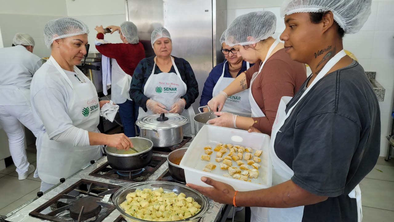 Prefeitura de Lages Oficinas do Banco de Alimentos impulsionaram geração de renda e qualificaram moradores em 2025