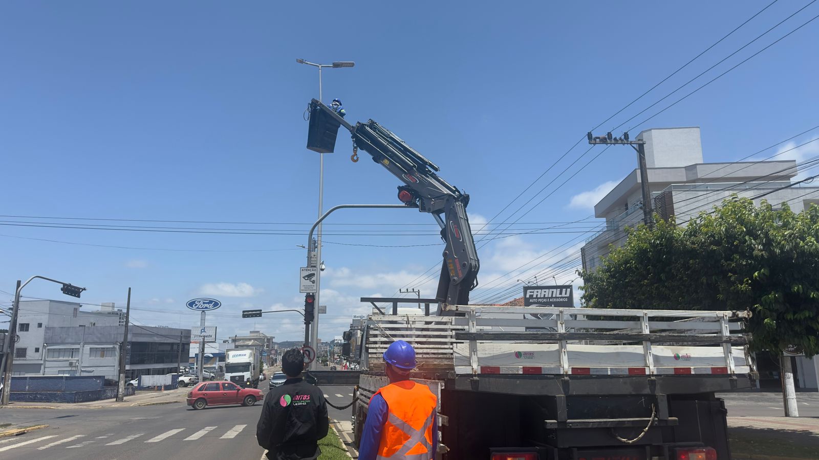 Prefeitura de Lages Iluminação Pública de Lages completa 30 dias de nova operação com 1.500 atendimentos realizados