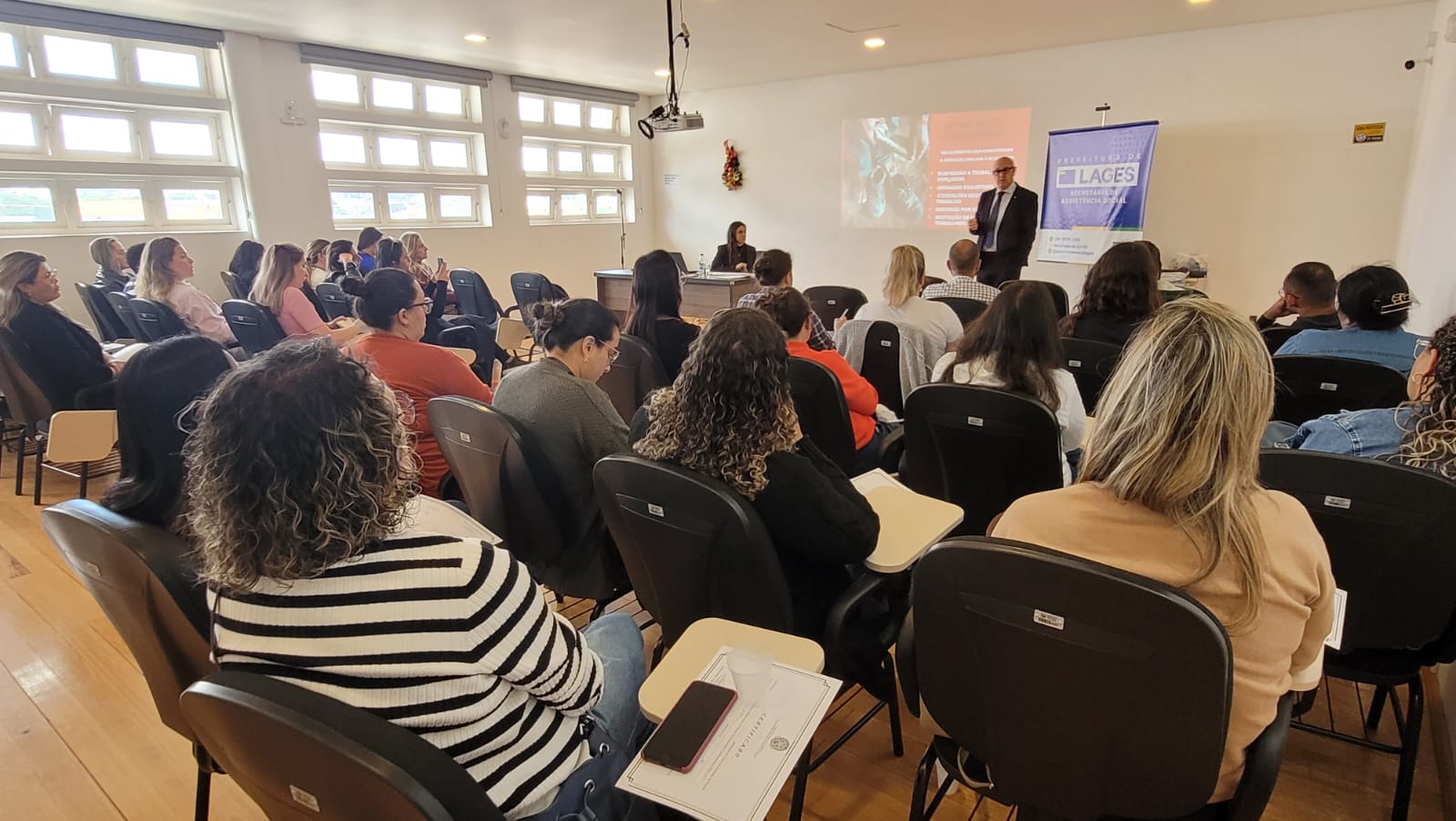 Prefeitura de Lages Capacitação aborda combate ao trabalho análogo à escravidão e orienta rede de assistência sobre ações no Pós-Resgate