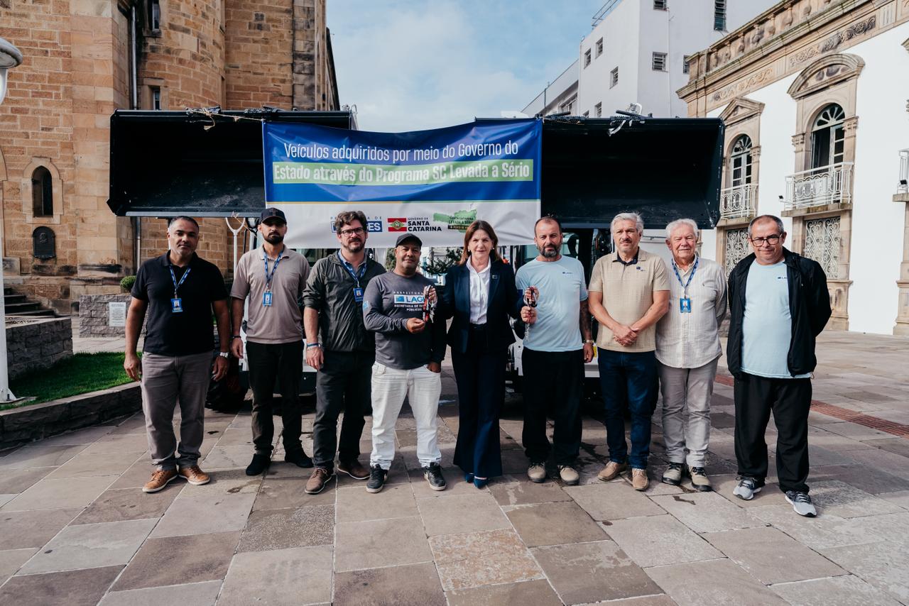 Prefeitura de Lages Prefeitura de Lages reforça estrutura com entrega de novas máquinas para Serviços Públicos