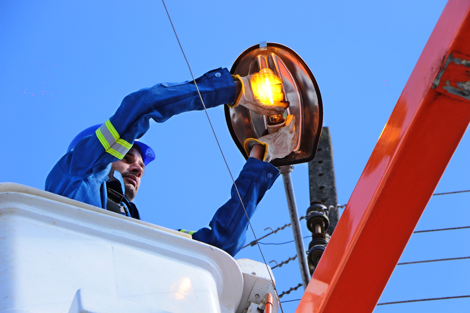 Prefeitura de Lages Nova empresa de iluminação pública inicia atendimentos em Lages