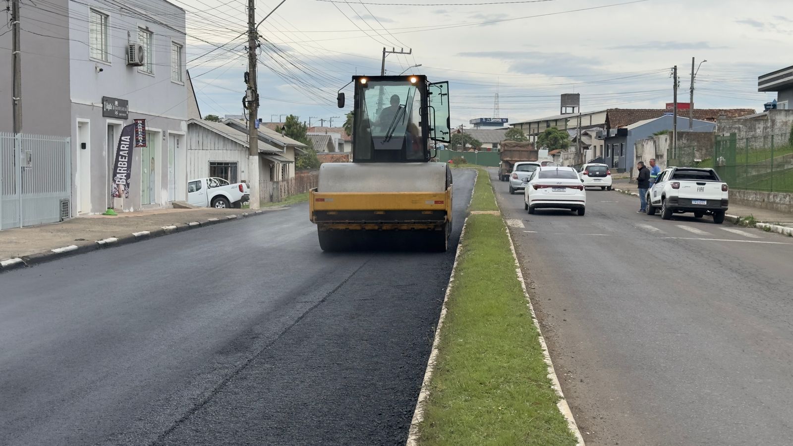 Prefeitura de Lages Investimento em massa asfáltica inova infraestrutura viária de Lages