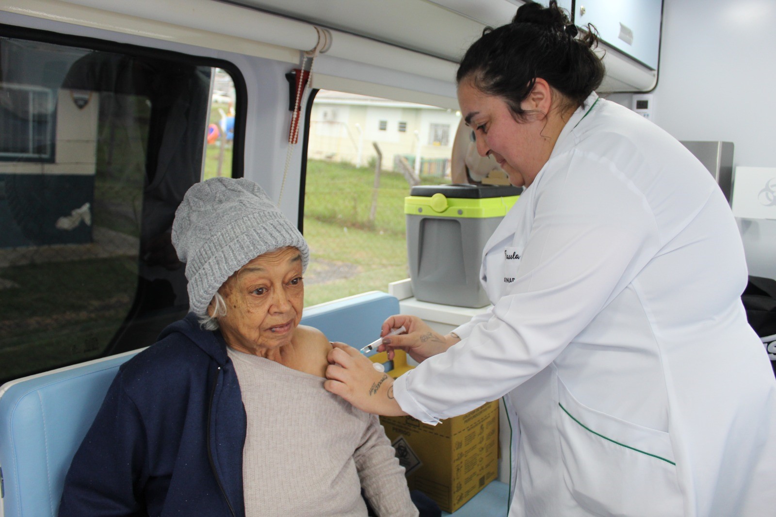 Prefeitura de Lages Carro da Vacina aproxima serviço da população e imuniza mais de 120 pessoas no bairro Santa Mônica 